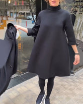 Enfärgad halv turtleneck klänning